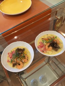 エビをのせたゴージャスなスープです!